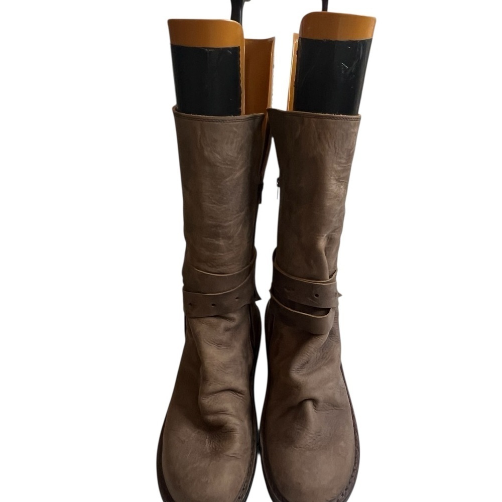 TRIPPEN  Brown Combat Boots Distressed Leather, size 9.5, pre-owned, gently used